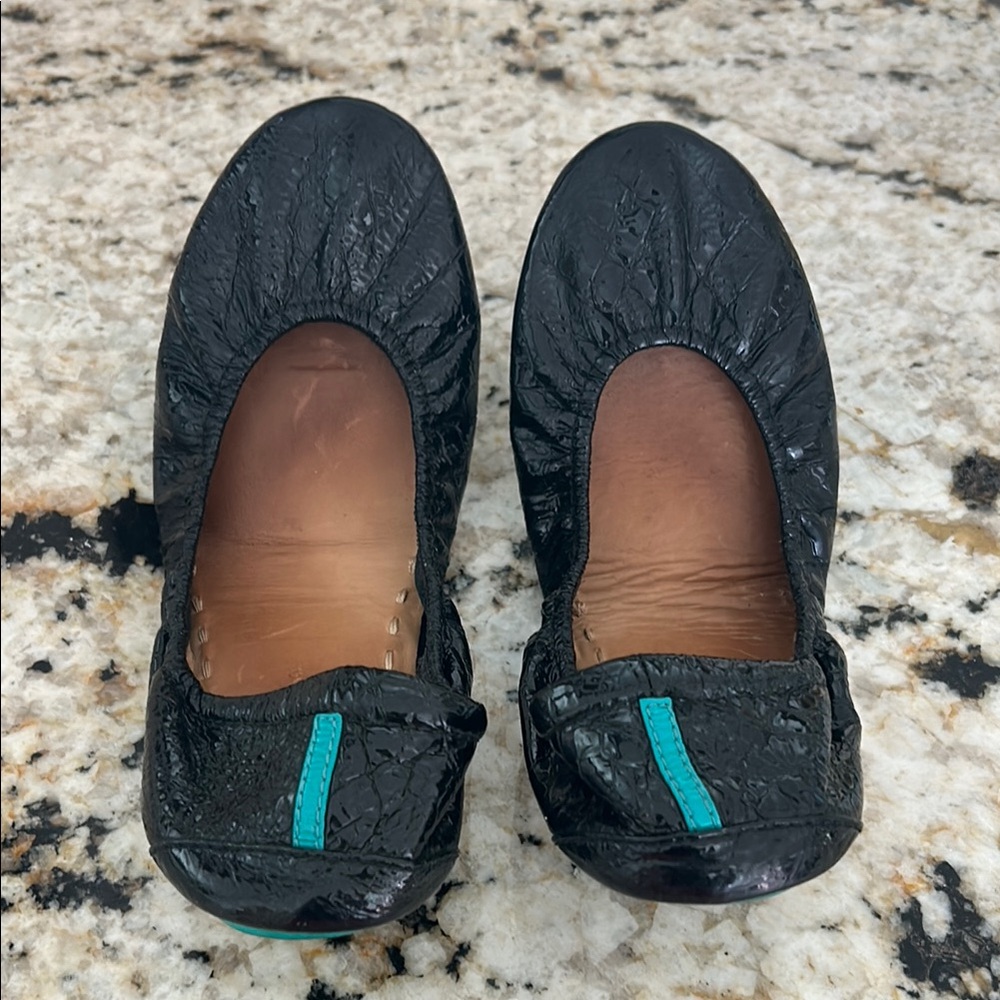 Stylish Black Flats with Teal Accent